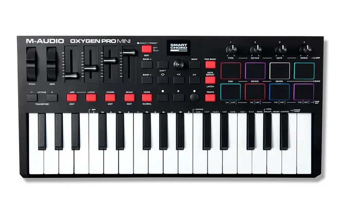 MAUDIO Oxygen Pro Mini – Clavier MIDI 32 touches avec pads RGB et écran OLED