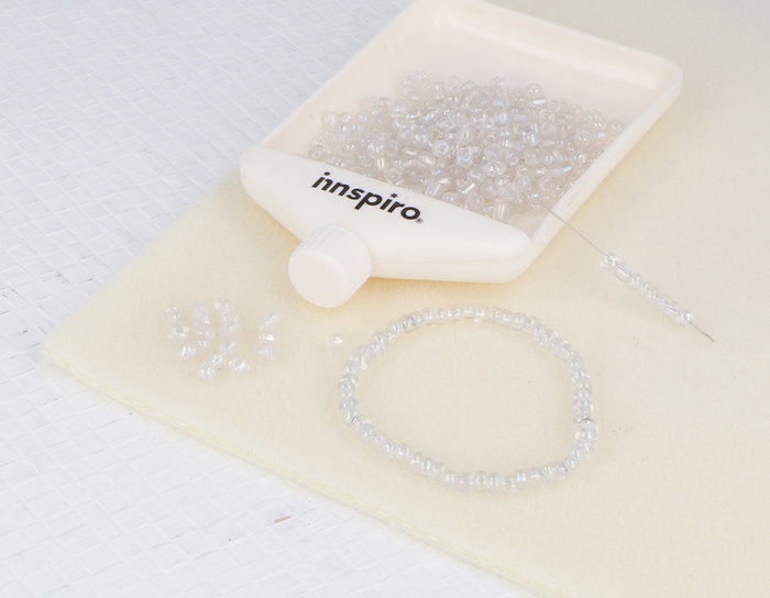 Innspiro Rocaille de verre ronde aurora boreale transparente 3,8mm 500g Innspiro Rocaille de verre ronde aurora boreale transparente 3,8mm 500g