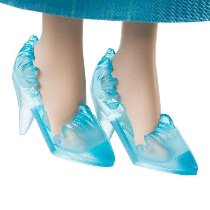 Mattel Poupées de mode assorties Anna et Elsa Disney Frozen JDD39 de modèles variés. Varie selon le modèle disponible. Elle mesure 325 mm. Elle pèse 200 g. Elle est conçue pour les enfants de 3 ans et plus. Elle est sous licence Disney Frozen. Elle possède des bras et des jambes mobiles pour une pose facile. Elle porte sa robe caractéristique. Chaque poupée est conçue avec une attention particulière aux détails et un charme narratif. Elle permet de recréer les moments préférés de Frozen ou d'inventer de nouvelles histoires d'aventure. Dimensions : 325 mm (hauteur) x 92 mm (largeur) x 50 mm (longueur).