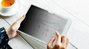 3M BPTAP003 - Filtre de confidentialité brillant pour écran Apple iPad 11 pouces - Protection visuelle, réduction lumière bleue, facile à appliquer