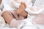 Muñecas Arias Muñeca Elegance Aria Rosa 38 cm - Poupée poids avec corps en vinyle et couverture - Fille