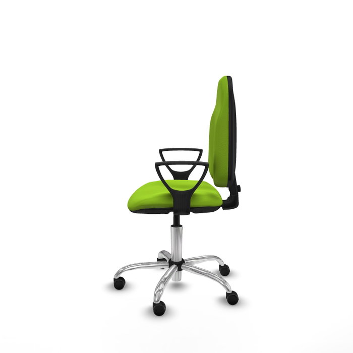 Chaise de bureau Algarra avec mécanisme de contact permanent de base, rembourrée en simili cuir couleur pistache. Équipée d'une base chromée, d'accoudoirs fixes et de roulettes autobloquantes