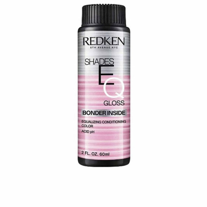 Redken - Shades EQ Gloss - Colorant capillaire semi-permanent sans ammoniaque avec technologie Bonder Inside - Apporte brillance et soin - 08NCH Choc Souffle - Flacon de 60 ml Redken - Shades EQ Gloss - Colorant capillaire semi-permanent sans ammoniaque avec technologie Bonder Inside - Apporte brillance et soin - 08NCH Choc Souffle - Flacon de 60 ml