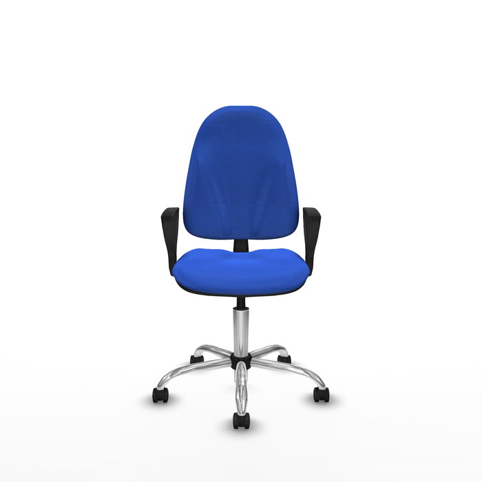 Chaise de bureau Algarra avec mécanisme de contact permanent de base, recouverte de tissu bleu. Équipée d'une base chromée, d'accoudoirs fixes et de roulettes pour parquet