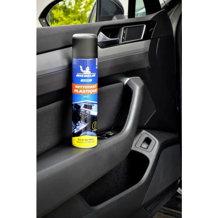 Michelin Nettoyant Plastique Mat - Nettoie, Rénove et Protège Tous Plastiques Intérieurs Mats et Satinés