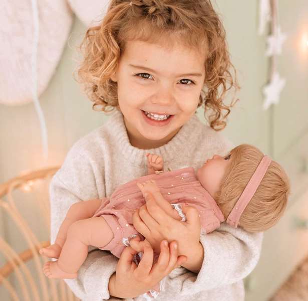 Muñecas Arias Sora Mariposa - Poupée Elegance 35 cm, Jouet pour Enfants dès 3 ans (Packaging et Instructions en Espagnol)