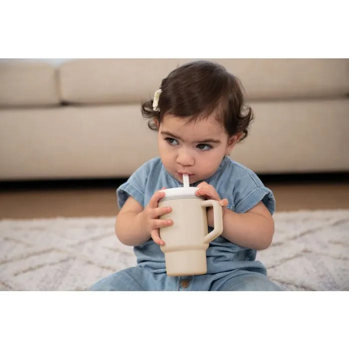 Infantino - Ma Première Tasse en Silicone, 255 ml (25.5cl) - Sable - Tasse d'apprentissage avec Paille anti-fuite, Couvercle et Poignée pour Bébé et Enfant