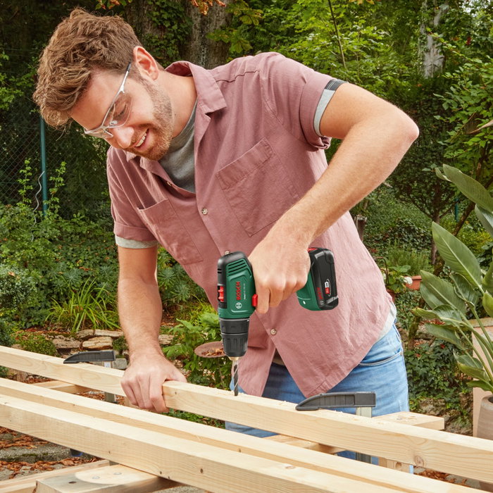Bosch EasyDrill 18V-40 avec 2x 1,5Ah et chargeur AL18V-20