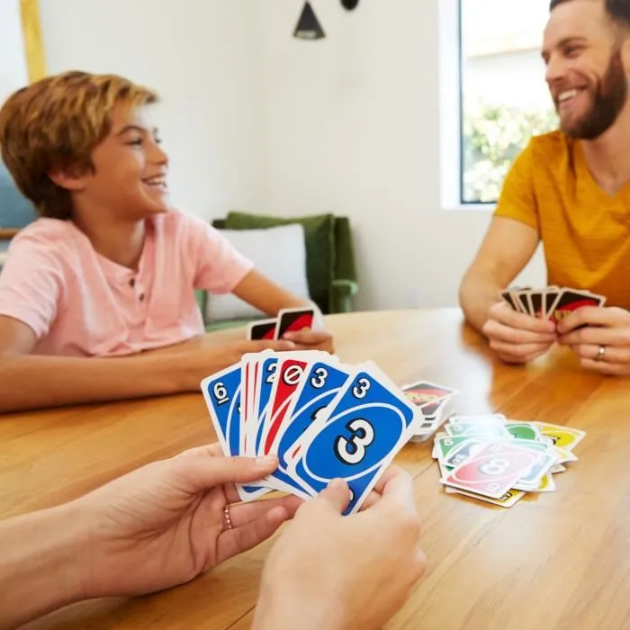 Mattel Games Uno - Jeu de cartes familial - Version française - Jeu de société classique pour 2 à 10 joueurs à partir de 7 ans - Réf. W2087