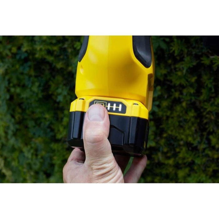 Stanley Fatmax Taille-haie sur perche 18V avec batterie 4Ah et chargeur