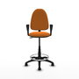 Tabouret Aýna taburete Contact permament de base Cuir écologique Orange Structure polyamide noire Accoudoirs fixes Sans appui-tête Roulettes en nylon 50 mm