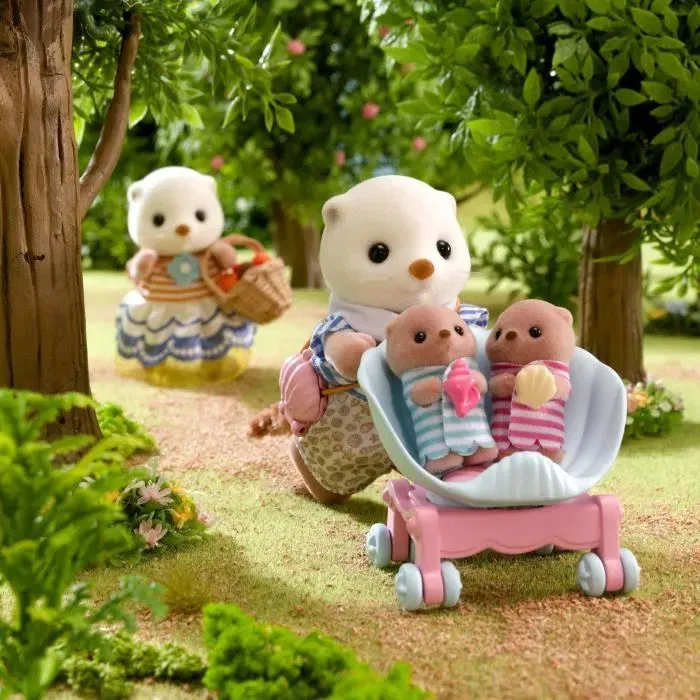 Sylvanian Families 5803 - Famille Loutre de mer - Figurines articulées avec vêtements amovibles, poussette double et sac bandoulière coquillage