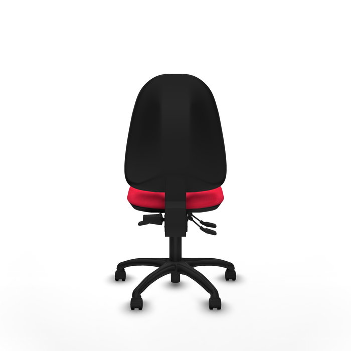 Chaise de bureau Algarra avec mécanisme Asincro, rembourrée de tissu rouge. Équipée d'une base en polyamide noir, sans accoudoirs et de roulettes en nylon de 50 mm.
