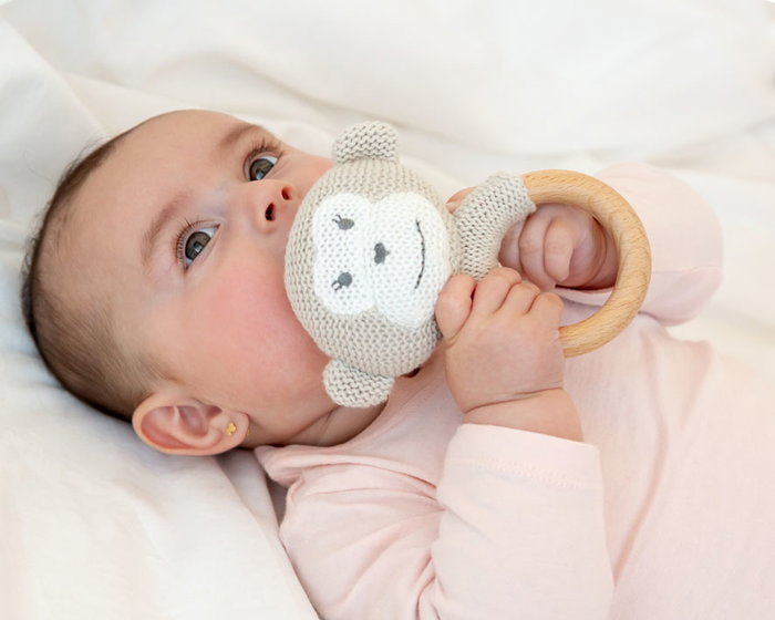 KioKids - Mordedor en Forma de Singe, Bois de Hêtre et Coton, Gris, Jouet de Dentition pour Bébé +3 Mois, Collection Cotton Friends KioKids - Mordedor en Forma de Singe, Bois de Hêtre et Coton, Gris, Jouet de Dentition pour Bébé +3 Mois, Collection Cotton Friends