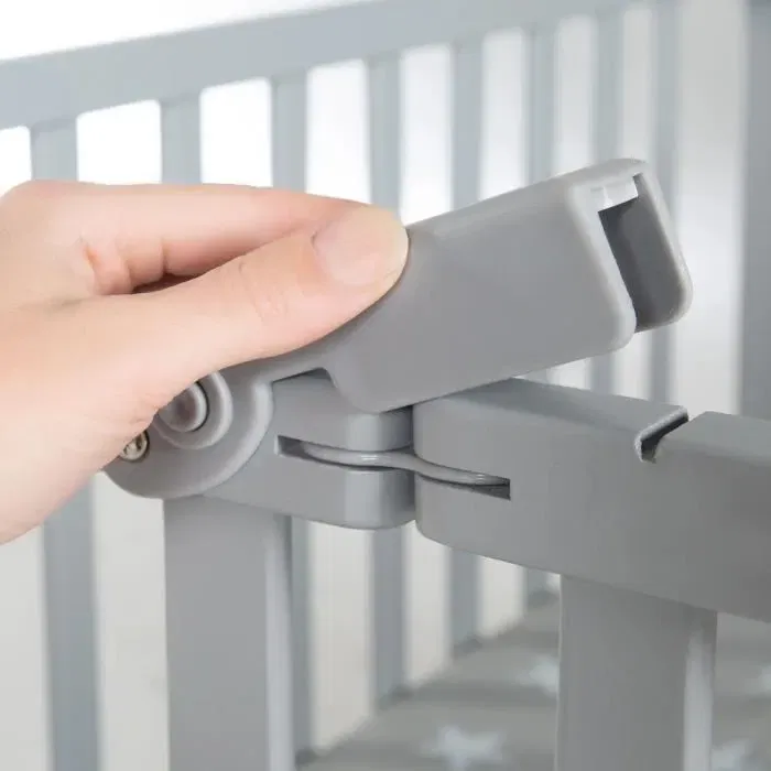 Roba Parc bébé pliable Little Stars, Bois Laqué Gris Taupe, Motif Étoile, 75 x 100 cm, Hauteur Réglable 2 Positions, 4 Roues Freinées, Jusqu'à 15 kg, Norme EN 12227