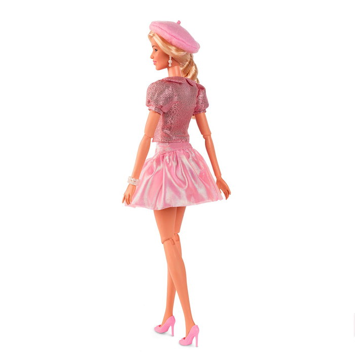 Barbie - Poupée Collector Boina Rosa - Personnage de Margot Robbie dans Barbie The Movie - Ensemble Rose avec Blouse à Volants, Jupe Bouffante et Boina - Référence Jbj53 Mattel Barbie - Poupée Collector Boina Rosa - Personnage de Margot Robbie dans Barbie The Movie - Ensemble Rose avec Blouse à Volants, Jupe Bouffante et Boina - Référence Jbj53 Mattel
