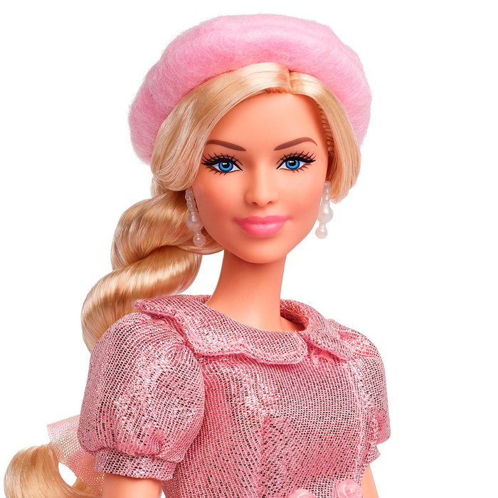 Barbie - Poupée Collector Boina Rosa - Personnage de Margot Robbie dans Barbie The Movie - Ensemble Rose avec Blouse à Volants, Jupe Bouffante et Boina - Référence Jbj53 Mattel Barbie - Poupée Collector Boina Rosa - Personnage de Margot Robbie dans Barbie The Movie - Ensemble Rose avec Blouse à Volants, Jupe Bouffante et Boina - Référence Jbj53 Mattel