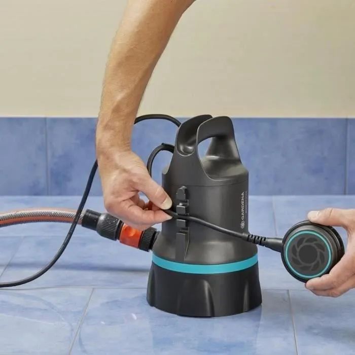 Gardena Pompe d'évacuation pour eaux claires 9000 - 9030-20 - 300W - Démarrage/arrêt automatiques - Débit 9000 l/h Gardena Pompe d'évacuation pour eaux claires 9000 - 9030-20 - 300W - Démarrage/arrêt automatiques - Débit 9000 l/h