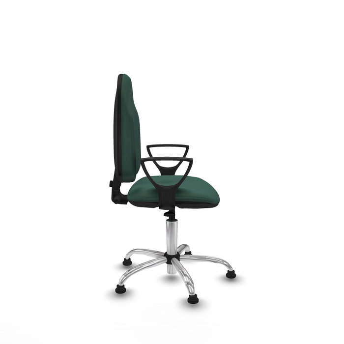 Chaise de bureau Algarra avec mécanisme Contact permanent de base, rembourrée de tissu vert bouteille. Équipée d'une base chromée, d'accoudoirs fixes et de butées