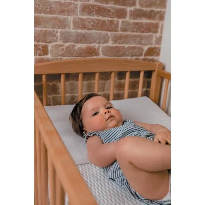 Tineo Cloudy - Plan incliné bébé pour lit 60x120 cm, inclinaison 10°, housse éponge, mousse polyuréthane, déhoussable