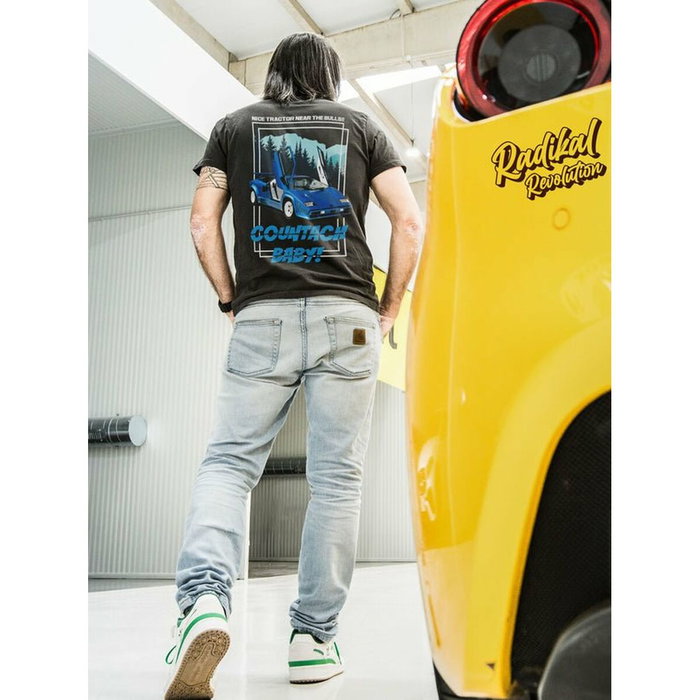 Radikal Revolution T-shirt Nice Tractor Near the Bull Noir Taille L Radikal Revolution T-shirt Nice Tractor Near the Bull Noir Taille L
