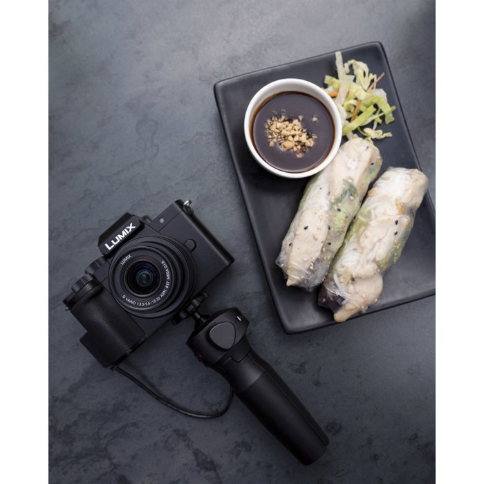 Panasonic Lumix DC-G100D Noir avec objectif H-FS 12-32 et poignée trépied DMW-SHGR2