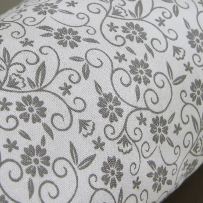 Today Coussin Polochon - Gamme Charme - Imprimé Craie Capucine avec Piping Rond et Pompons - Housse en Coton Déhoussable - 45 x 15 cm