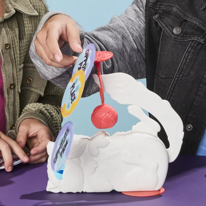 Hasbro Gaming Griffe-Matou - Jeu de cartes familial à partir de 8 ans pour 3 à 6 joueurs - Durée de partie 15 minutes