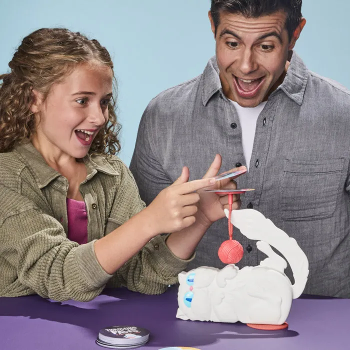 Hasbro Gaming Griffe-Matou - Jeu de cartes familial à partir de 8 ans pour 3 à 6 joueurs - Durée de partie 15 minutes