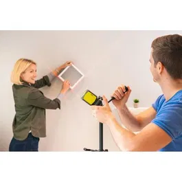 Ryobi RBCLLR1 Laser de projection croix rouge, portée 10 m, précision +/- 0,5 mm, livré avec pince de fixation et 2 piles pour alignement et nivellement