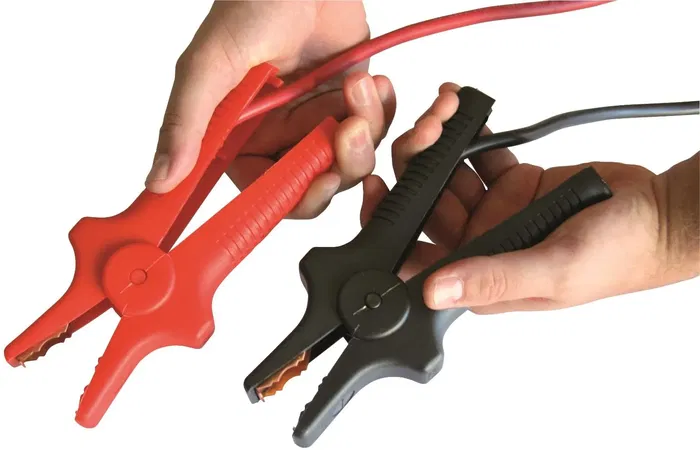 XL PERFORM TOOLS Câbles de démarrage pour véhicules essence et diesel 25 mm², pinces isolées, 3.5 m, avec sacoche