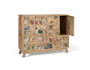 GINER Y COLOMER - Commode en bois de manguier naturel, 13 tiroirs et 1 porte avec décors d'animaux en relief peints à la main, pattes robustes
