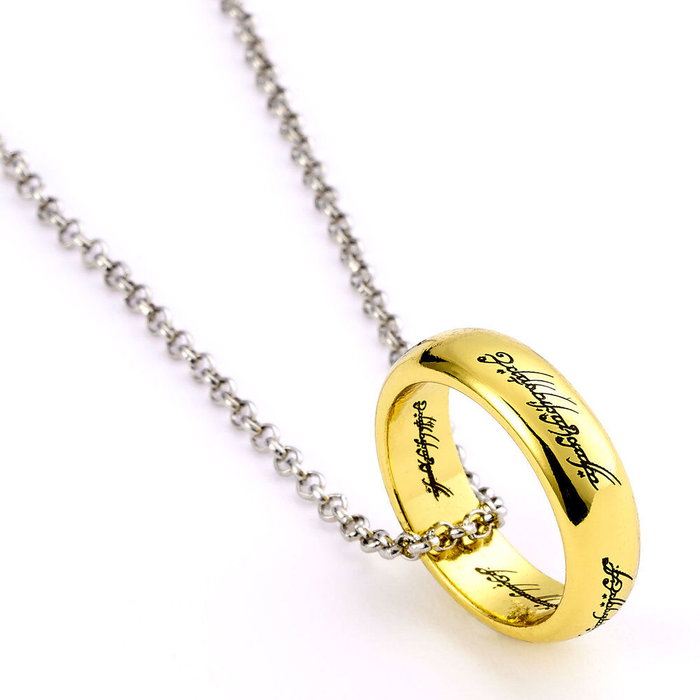 THE CARAT SHOP - Collier pendentif avec anneau inspiré du Seigneur des Anneaux en alliage de zinc, chaîne de 62 cm avec inscription THE CARAT SHOP - Collier pendentif avec anneau inspiré du Seigneur des Anneaux en alliage de zinc, chaîne de 62 cm avec inscription