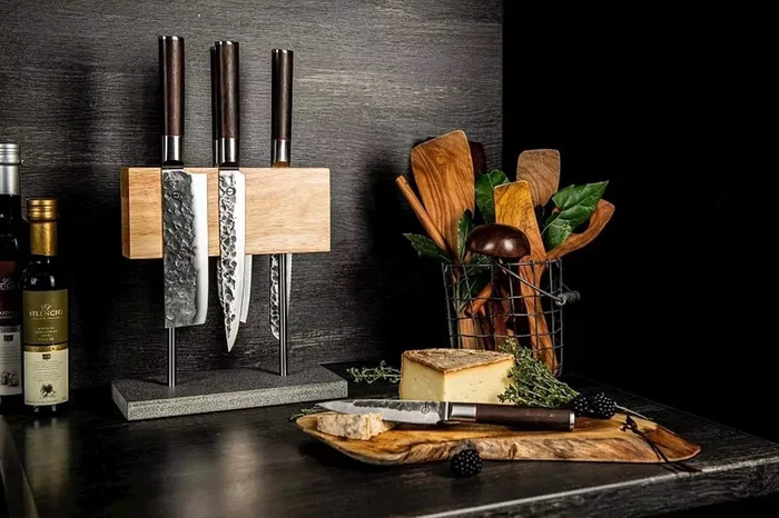 Style De Vie Porte-couteaux magnétique en chêne avec socle en pierre naturelle Style De Vie Porte-couteaux magnétique en chêne avec socle en pierre naturelle