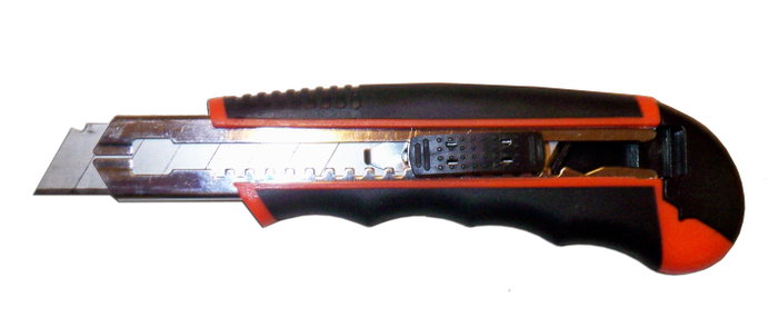 SIFER CUTTER PRO LJ-9929-18 avec lame longue 100x18 mm et 6 lames SIFER CUTTER PRO LJ-9929-18 avec lame longue 100x18 mm et 6 lames