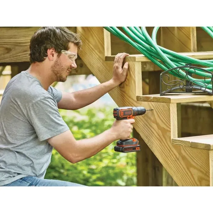 BLACK+DECKER Perceuse-visseuse sans fil BDCDC18BAFC-QW 18V avec coffret, 2 batteries, chargeur et 80 accessoires