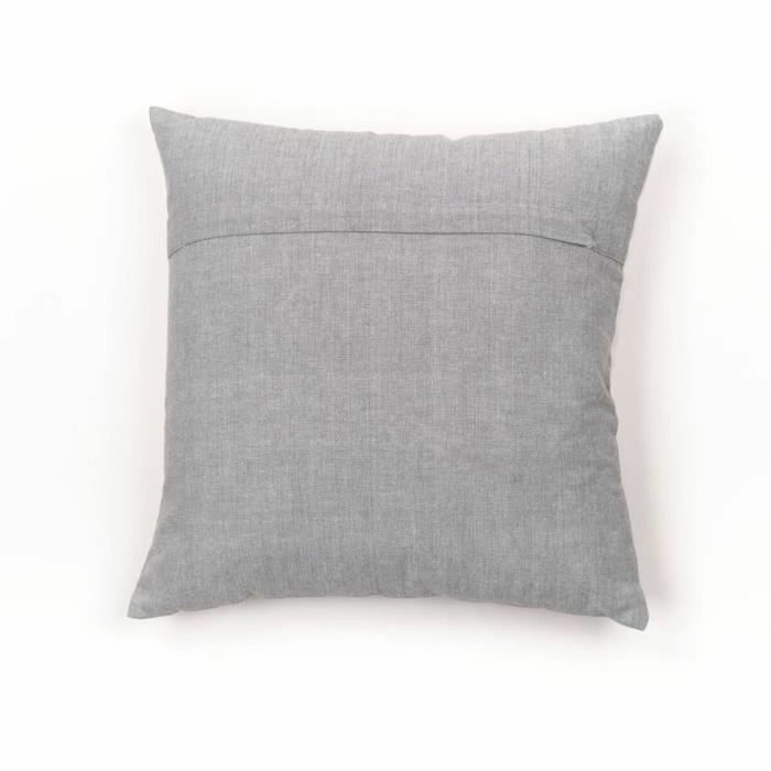 Today Coussin Charme Slub x Chambray avec pompons Capucine 40 x 40 cm Today Coussin Charme Slub x Chambray avec pompons Capucine 40 x 40 cm