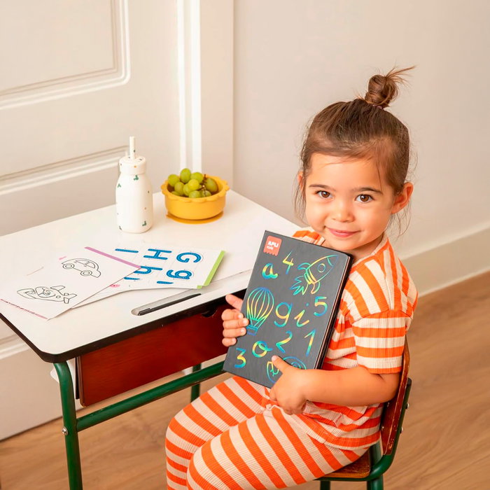 Apli Kids - Pizarra LCD Aprende y Dibuja 20142 - Tableau LCD Éducatif Réutilisable avec Pointeau Stylo et Gabarits pour Apprentissage et Dessin, Enfants 3 ans et Plus