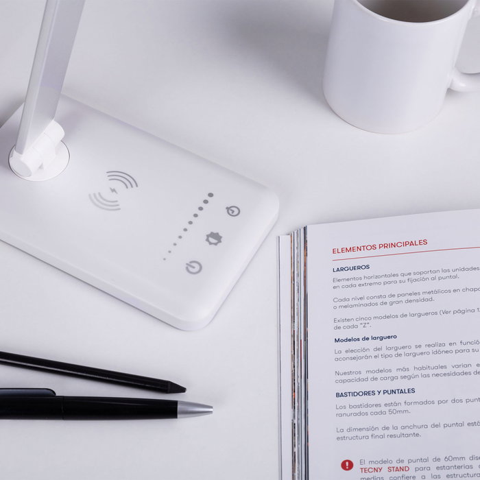 Lampe de Table LED 6W 420lm CCT avec Chargeur Téléphone Sans Fil et Variateur d'Intensité Lampe de Table LED 6W 420lm CCT avec Chargeur Téléphone Sans Fil et Variateur d'Intensité