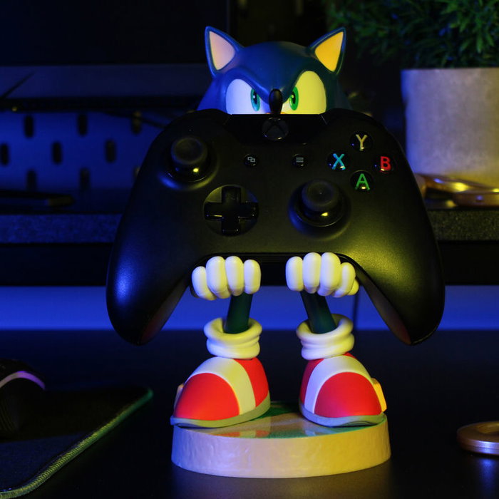 EXQUISITE GAMING Cable Guy Support de Figurine Sonic 20 cm - Porte-Console et Téléphone, Compatible PS5 DualSense, Xbox Series, iPhone