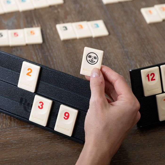 Bizak Rummikub Original 64550400 - Jeu de société familial avec nombres, pour 2 à 4 joueurs, à partir de 6 ans