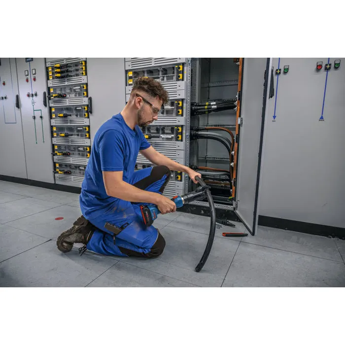 Bosch Professional Coupe-câbles hydraulique sans fil GKH 18V-50 - 50 kN - coupe jusqu'à 40 mm - avec fonction USB et logiciel de suivi