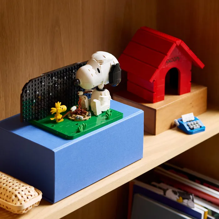 Lego 21368 Ideas Peanuts : La Niche de Snoopy - Set de Construction Adulte, Décoration