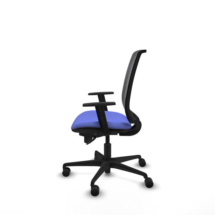 Chaise Alares Synchro 5 positions tissu Bleu clair Maille Noir Base en nylon noir Accoudoir 1D Sans appui-tête Roulettes 65mm nylon