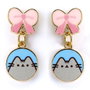 The Carat Shop Boucles d'oreilles Pusheen Drop Pink Bows