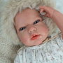 Muñecas Arias Arias Isabella - Poupée reborn 40 cm couleur beige avec coussin - Boîte en espagnol