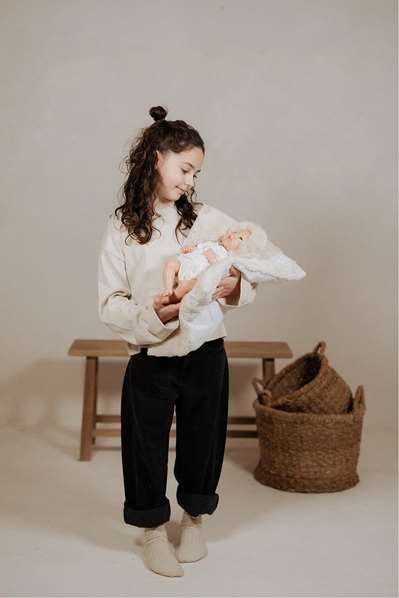 Muñecas Arias Arias Isabella - Poupée reborn 40 cm couleur beige avec coussin - Boîte en espagnol