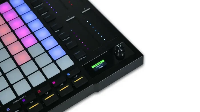 AKAIPRO APC64 – Contrôleur Ableton avec 64 pads RGB, séquenceur 8 pistes, 8 bandes tactiles, USB-C, MIDI