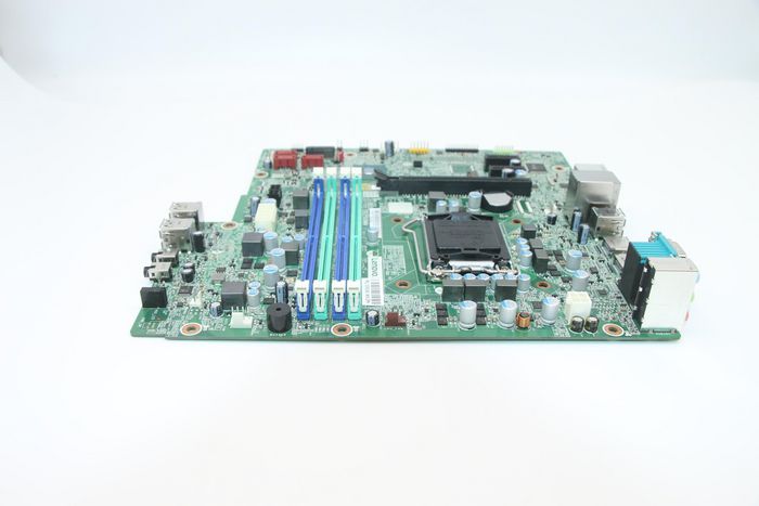 Lenovo M710TS - Ordinateur de bureau tout-en-un Planar avec processeur Intel KBL (modèle international) Lenovo M710TS - Ordinateur de bureau tout-en-un Planar avec processeur Intel KBL (modèle international)