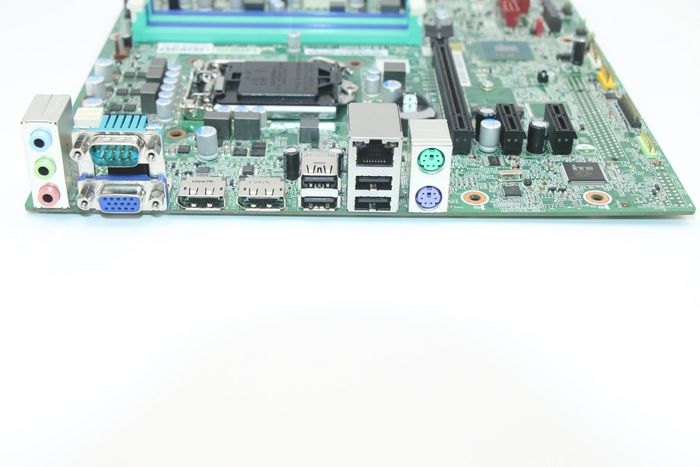 Lenovo M710TS - Ordinateur de bureau tout-en-un Planar avec processeur Intel KBL (modèle international) Lenovo M710TS - Ordinateur de bureau tout-en-un Planar avec processeur Intel KBL (modèle international)
